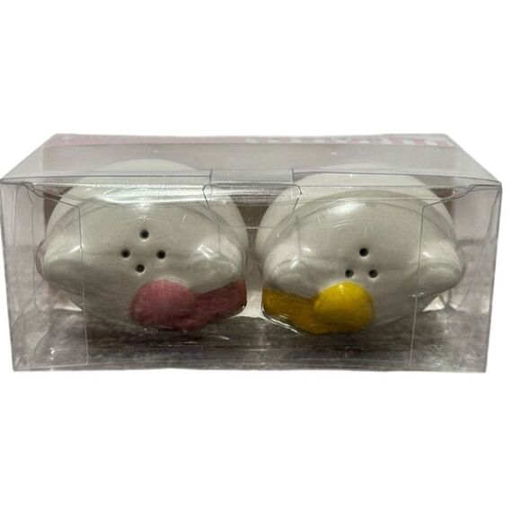 Sanrio Hello Kitty & Mimmy Ceramic Salt and Pepper Shakers - Picture 3 of 6
